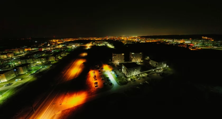 Fordon. Tereny inwestycji nocą z drona.