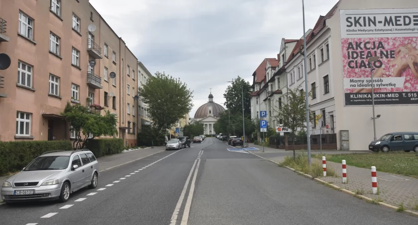 Bydgoszcz, ul. Piotrkowskiego widok w kierunku Bazyliki