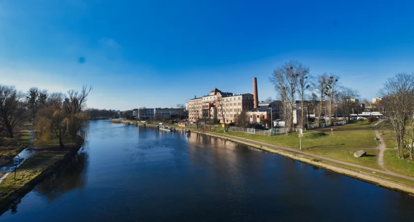 Brda w Bydgoszczy. Widok na hotel. 