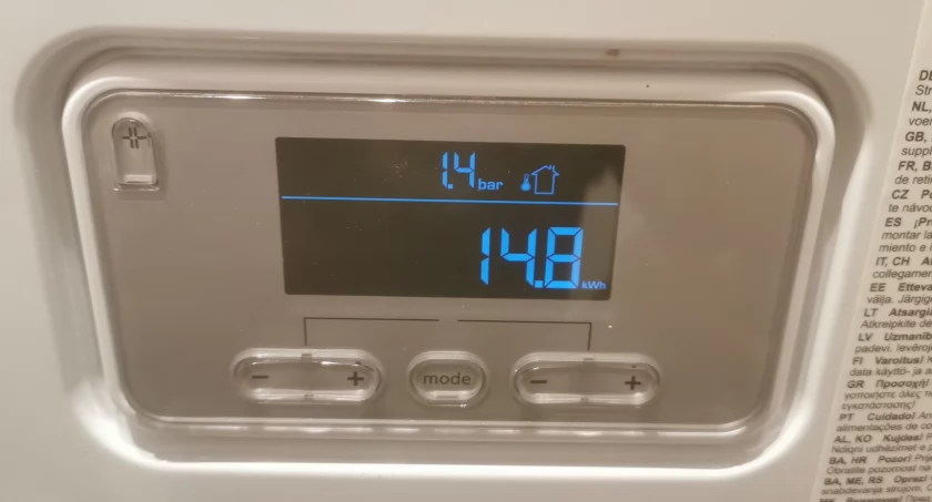 Wyświetlacz pompy ciepła z danymi