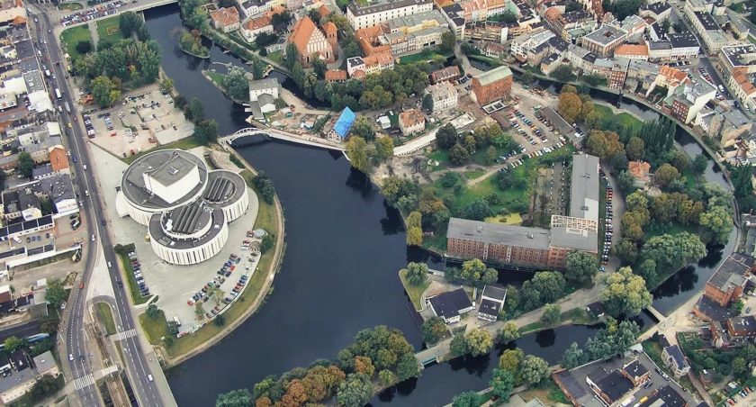 Opera nowa z drona. Ujęcie archiwalne.