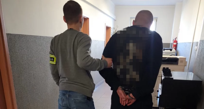 Zatrzymany przez policję podejrzany/ Fot. Komenda Miejska Policji w Bydgoszczy