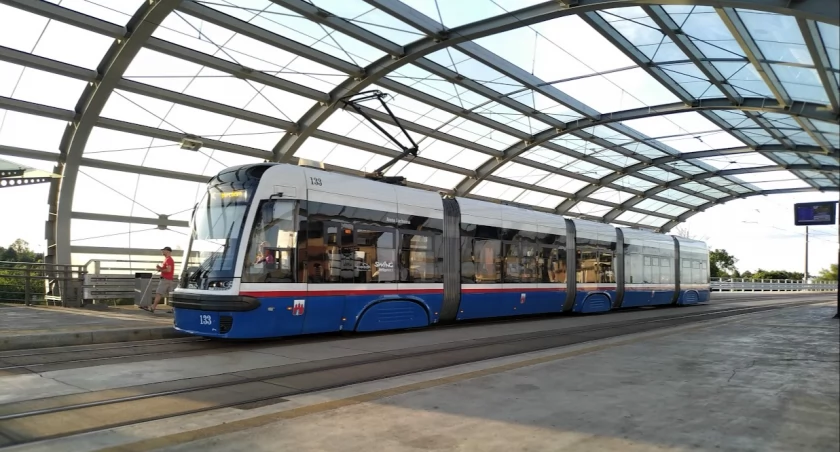 Tramwaj PESY na przystanku Bydgoszcz Wschód