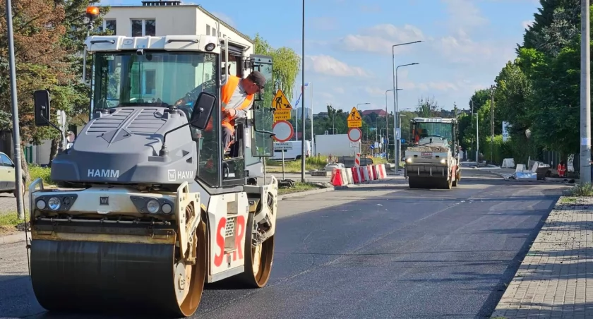 Walec w trakcie pracy przy remoncie nawierzchni / Fot. Zarząd Dróg Miejskich i Komunikacji Publicznej w Bydgoszczy