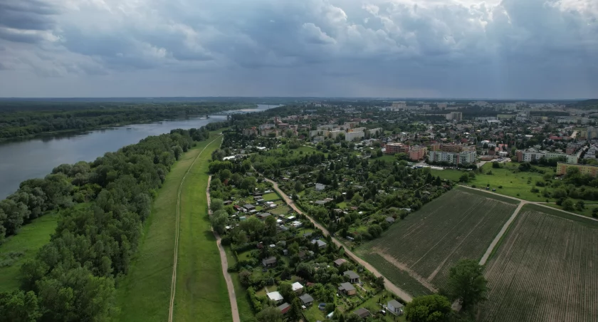 Widok z drona na tereny zielone oraz Fordon