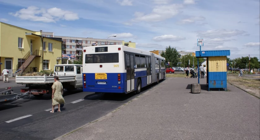 Autobus na przystanku w Fordonie