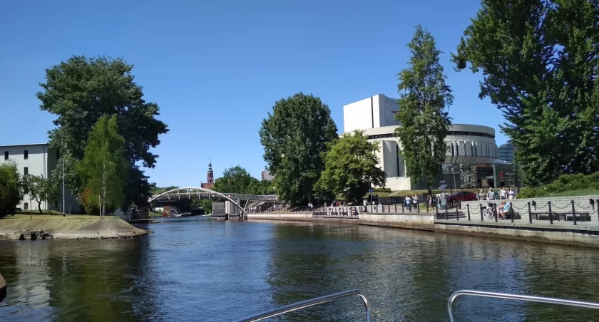 Opera Nova na tle Brdy i Wyspy Młyńskiej