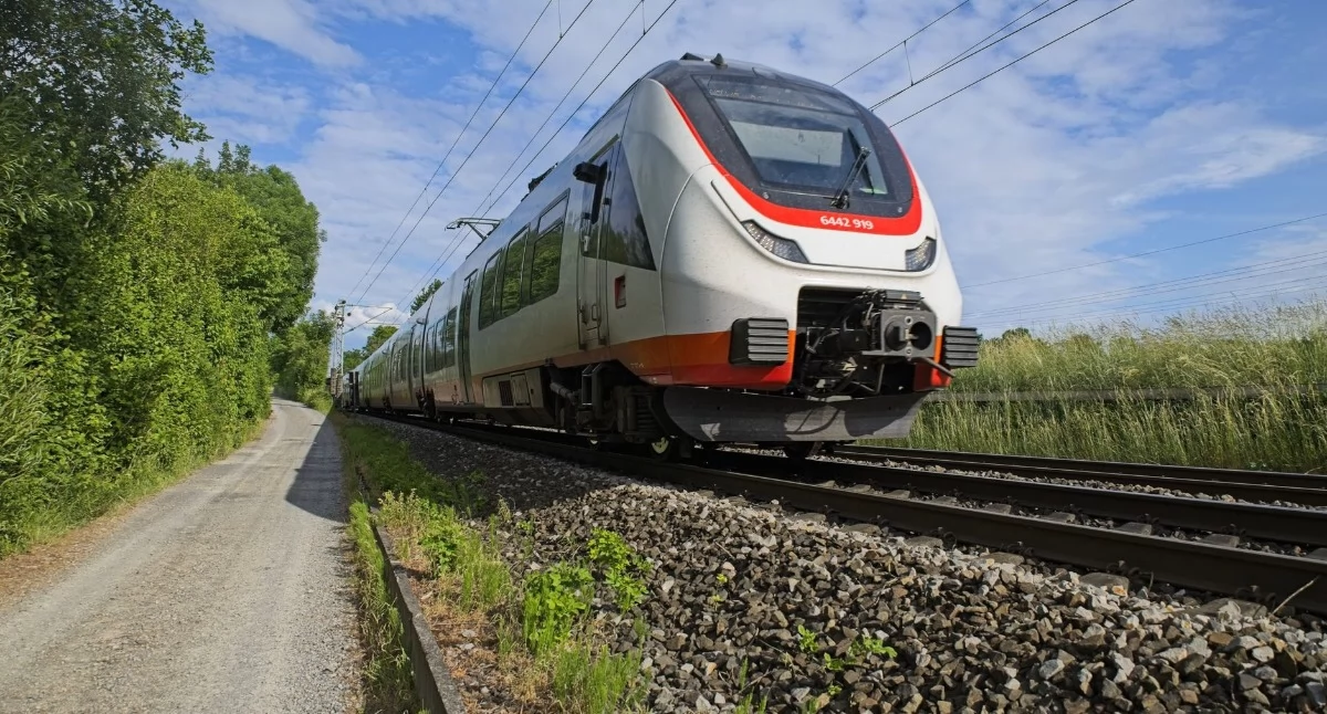 Zdjęcie ilustracyjne: PKP Intercity: pasażerowie mogą zwrócić bilety bez opłat. Powodem fala upałów. Fot. Patrick Pfleiderer / Pexels