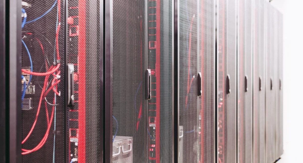 Zdjęcie ilustracyjne: system zarządzający dostępem do zasobu centralnego. Śledczych pokonały serwery. Koniec dochodzenia w sprawie Bydgoskiego Budżetu Obywatelskiego. Fot. Brett Sayles / Pexels