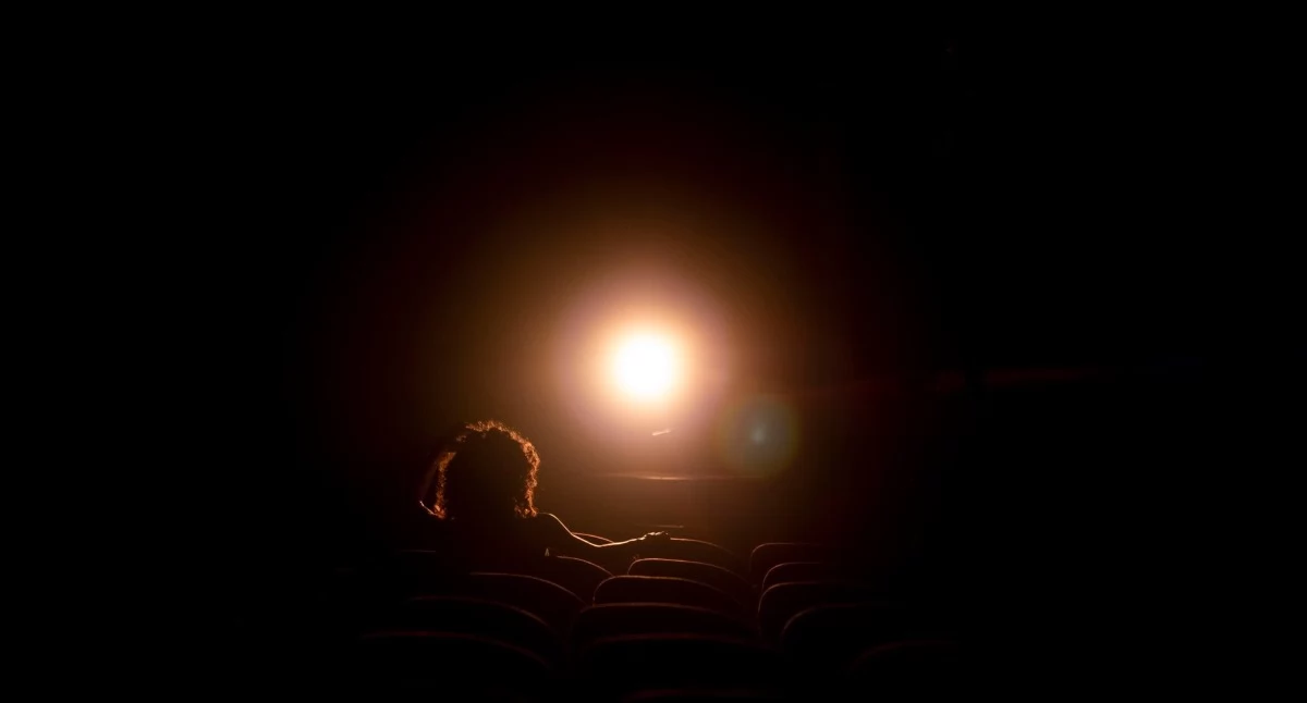 Zdjęcie ilustracyjne: Teatr Polski zaprasza na pierwszą premierę sezonu. Fot. Rodox / Pexels