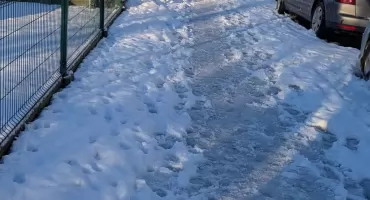 Śnieg w Bydgoszczy: co odśnieża właściciel? Straż Miejska radzi