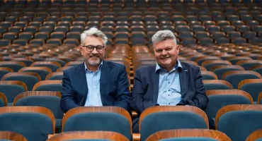 Krzesła z Filharmonii Pomorskiej w Bydgoszczy za 100 zł