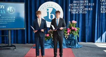 IX LO w Bydgoszczy: 20 lat matury IB i medal prezydenta