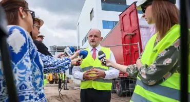 Włocławek: nowy blok, robot neuro i parking 472 miejsc