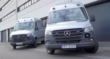 Dwa Mercedesy Sprinter dla KWP w Bydgoszczy do konwojów