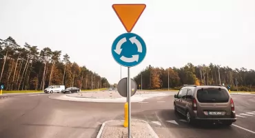 Rondo na DW266 w Ośnie. Przetarg i 9 miesięcy prac