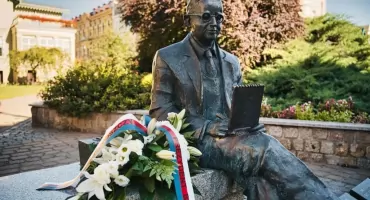 Kwiaty dla Mariana Rejewskiego: Gdańska i Bydgoszcz Główna