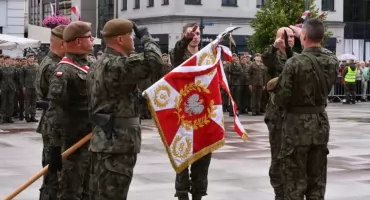 93 osoby złożyły przysięgę WOT na Starym Rynku, 22 sierpnia