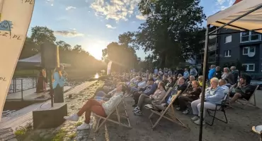 Filmowe melodie na harfie nad Starym Kanałem Bydgoskim