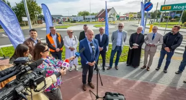Nowe rondo w Barcinie na DW254 już otwarte. Koszt 6 mln zł