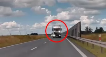 Wyprzedzanie na trzeciego na DK96 w Brzeźnie. Policja szuka kierowcy TIR-a