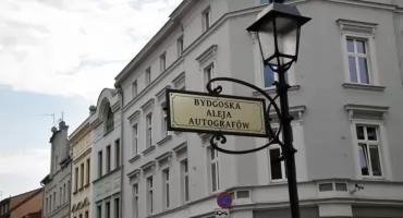 Bedoes laureatem Bydgoskich Autografów 2026. Tablica na Długiej