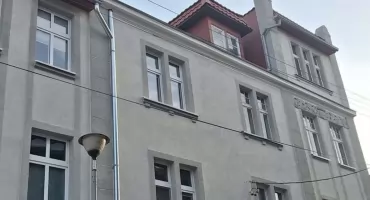 Okole: kamienica z ok. 1900 r. odzyskała popielatą elewację