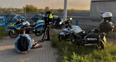 Pościg w Toruniu: 18-latek uciekał przerobionym crossem