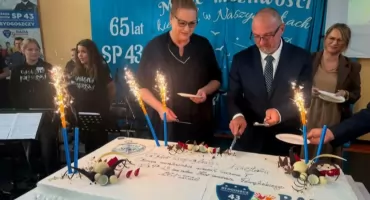 65-lecie SP 43 w Brdyujściu. Tablica patrona i występy