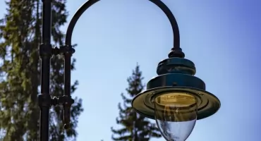 Bydgoszcz montuje 80 nowych latarni w Śródmieściu i na Wilczaku